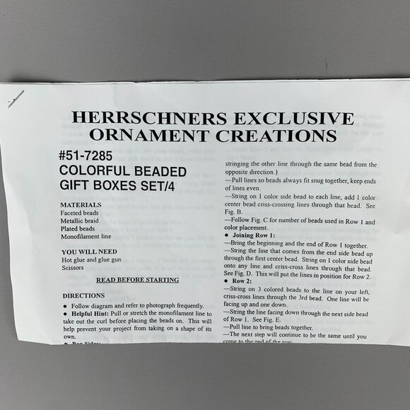 Herrschners Plastic Beaded Gift Box Christmas Ornaments Kit 517285 Makes 4 - Picture 3 of 8